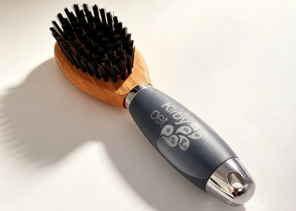 Kirby bristle brush for dogs and cats – gentle finishing brush with dense bristles, wooden-look head and ergonomic navy handle for short and smooth coats